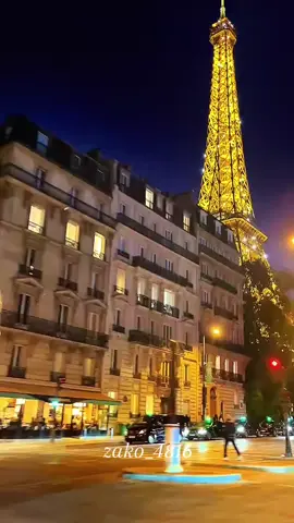 واحد ليل 🌃 في باري 🗼 . . . . . #الغربة #الغربة_كي_واعرا_الغربة #الغربة_تنادي👈🏊 #الغربة🇪🇸 #الغربة_صعيبة_وانا_بغيتها🇩🇿🇩🇿🇶🇦🇶🇦 