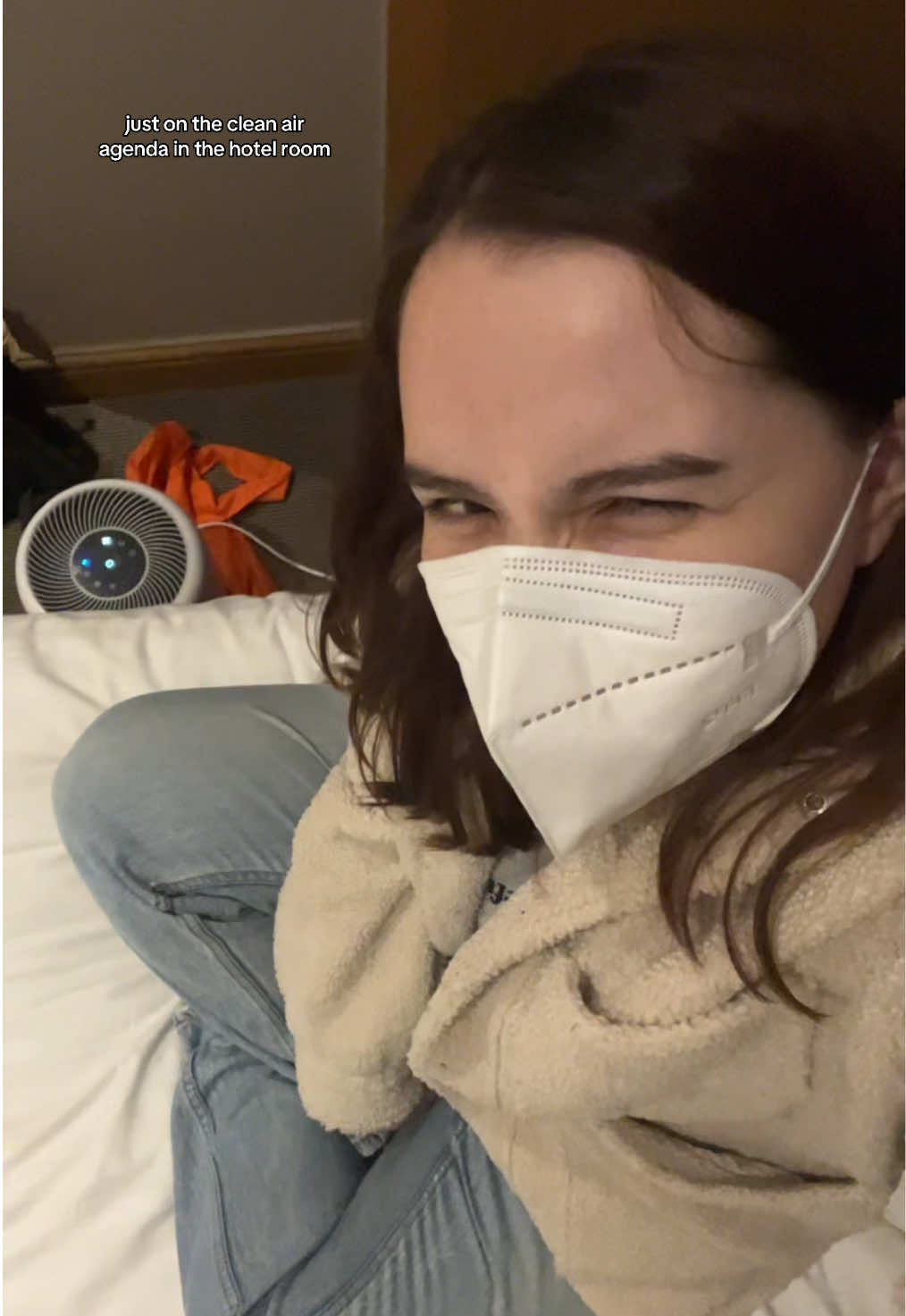 at home AND on the road we’re cleaning the air 🖤 #covidconscious #covidaware #longcovid #cleanair #maskup 