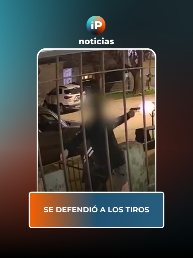 En Mar del Plata, cuatro delincuentes en moto sorprendieron a un hombre cuando llegaba su esposa de hacer compras y, a punta de pistola, le exigieron las llaves del auto. En medio del forcejeo, la víctima alcanzó a entrar a su casa, tomó su pistola 9 milímetros —legalmente registrada— y efectuó entre tres y cuatro disparos, lo que obligó a los ladrones a escapar en distintas direcciones. Ahora, asistido por el abogado Maximiliano Orsini, reclama que la Justicia avance en la investigación, se revisen las cámaras de la zona y se identifique a los responsables.