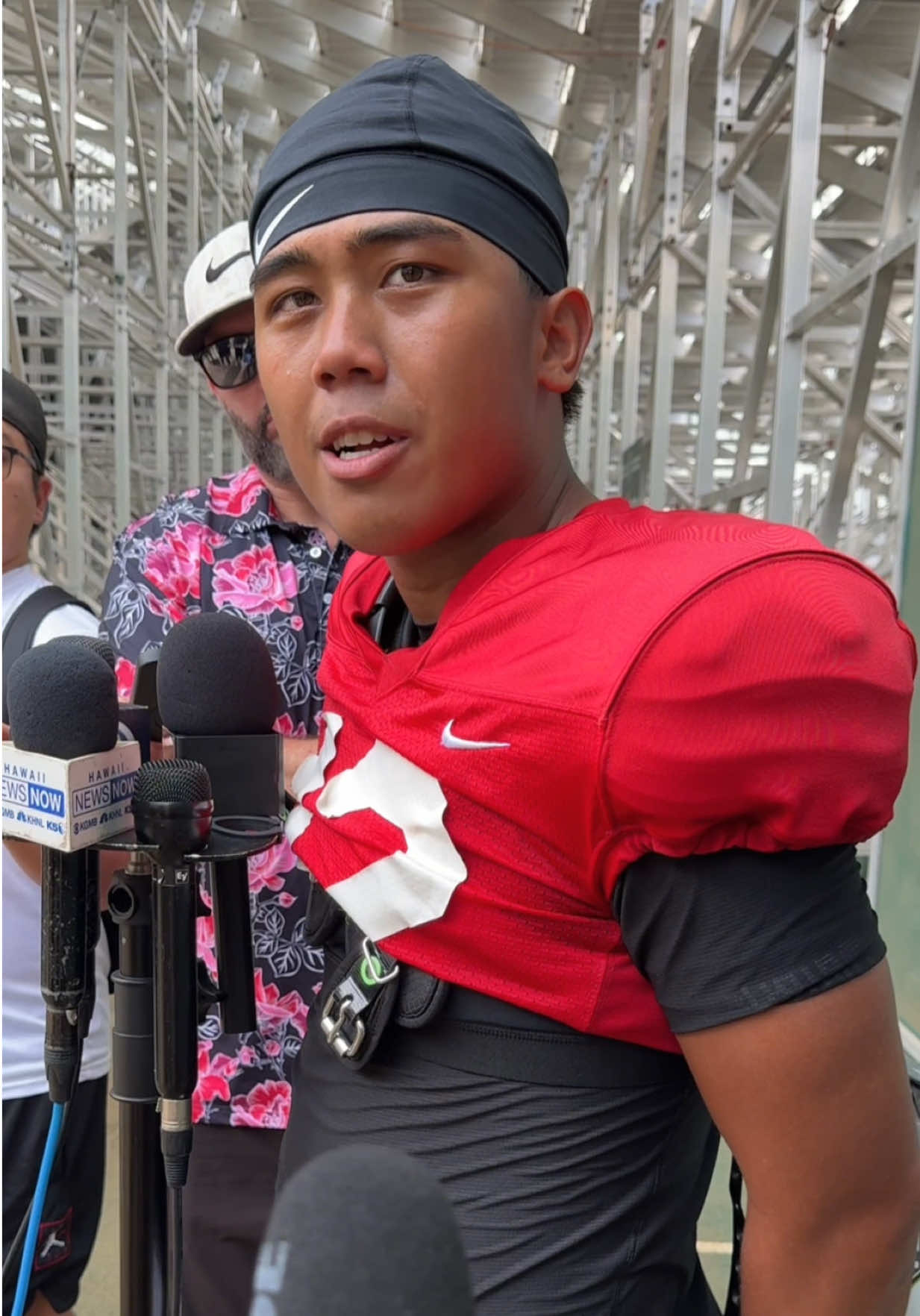 A historic chapter of Mountain West football closes on Saturday night as the Hawai'i Rainbow Warriors and Fresno State Bulldogs meet for the final time. With this matchup marking Fresno State's final conference game before departure, the stakes are uniquely high. Hawai'i quarterback Micah Alejado has detailed the team's adjusted preparation, emphasizing the unique challenge of getting ready for a program they haven't faced in over half a century amid the heightened emotions of a conference finale. 🎥 🎤 @justinbaptiz #MicahAlejado #HawaiiFB #BRADDAHHOOD #GoBows #GoDogs    