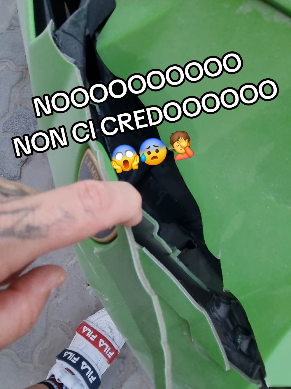 Lamborghini Aventador SVJ ROTTA e ABBANDONATA 😱😰🤦 Tutti i Giorni Nuovi Video sui miei Canali YouTube e TikTok #patricksupercars #dubai🇦🇪 #abandonedcar #lamborghiniaventadorsvj #autoabbandonate 