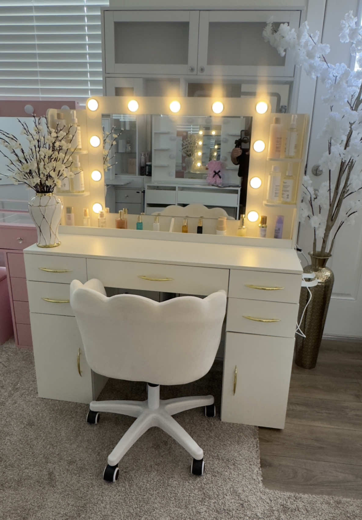 HOMEWAY vanity desk with 7 drawers perfect for your makeup products #TikTokShopBlackFriday #TikTokShopCyberMonday #vanity #vanitymakeup #ledlights 