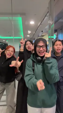 seperti biasa bersama wanita wanita gilaku 