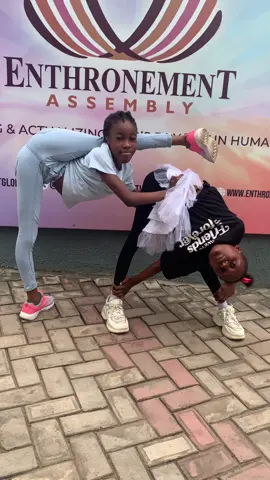 Taking these shots was a bit rough.😂😂❤️ #starregalacadémiedecontorsion #flexyogor #twistedjubi #fyp #vannieagnes 