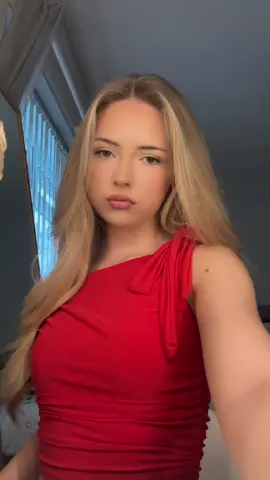 Hiiii Omg hello everyone 🥰🤭 #viralsongs #foryoupage❤️❤️ #fyp #blonde #german 