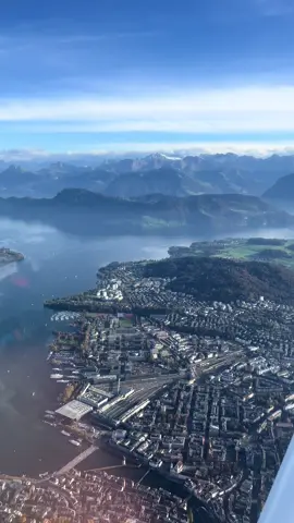 Ein Flug über Luzern – die Stadt sieht von oben einfach unglaublich aus📍🇨🇭 . . . . #luzern #vierwaldstättersee #switzerland #schweiz #viral 
