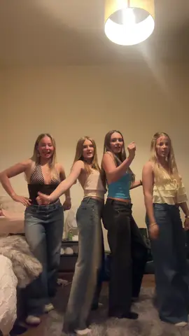 GIRLS GIRLS GIRLS !!!
