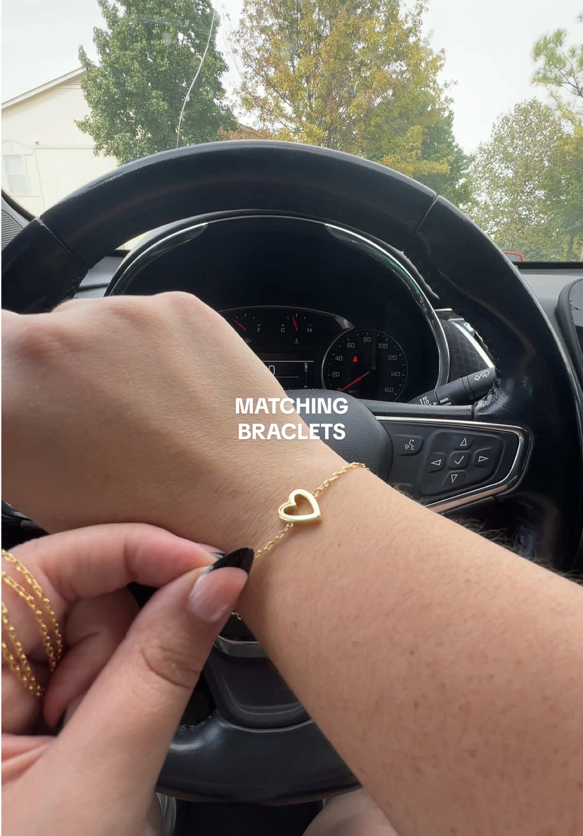 Perfect for bestfriends, mother and daughters, or sisters. Such good quality and they're on sale today. 🤍 @PAVOI #matchingbracelets #bestfriendjewelry #mommyandme #giftsforher #tiktokshopfinds 