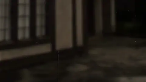 ياجدع دنا بقيت بسلم عليهم ومش عارف هيتقال عليا اي بعد ما امشي