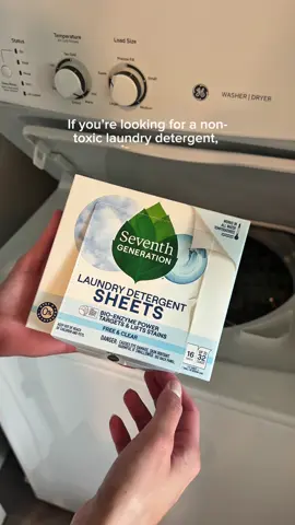 The best non-toxic laundry detergent. Amazing scent and super soft clothes ✨ #laundryhack #laundrydetergent #nontoxichome #nontoxiccleaning #cleaninghacks 