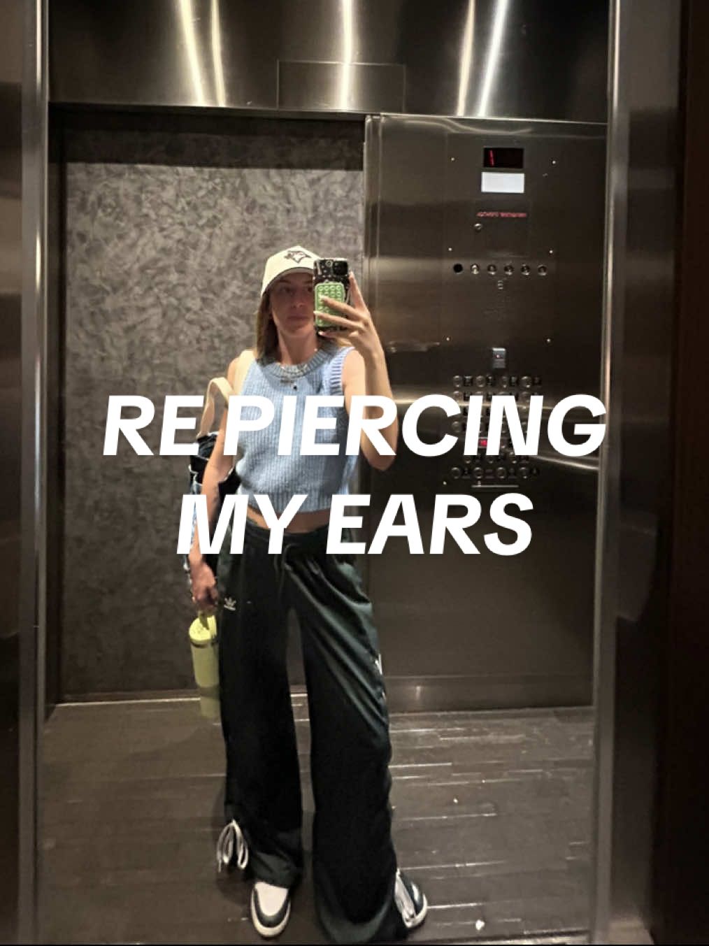 please tell me what I’m doing wrong here 😮‍💨😮‍💨 #earpiercing #secondpiercing #earrings #piercing 