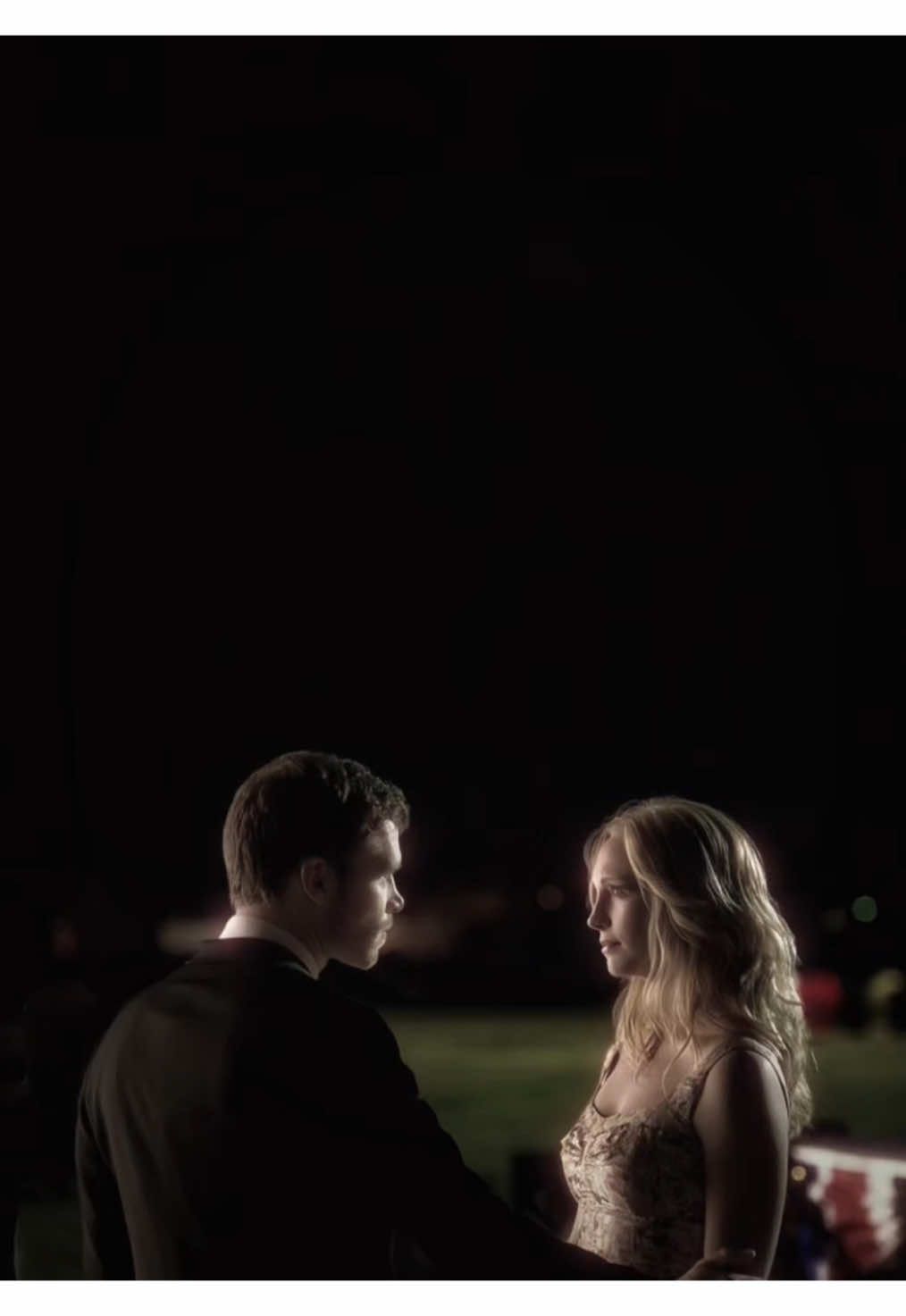 ⊹ ⋆ | #klaroline — fizemos a melhor história sem a melhor parte⸝⸝  | #klausmikaelson #carolineforbes #thevampirediaries #fyp 