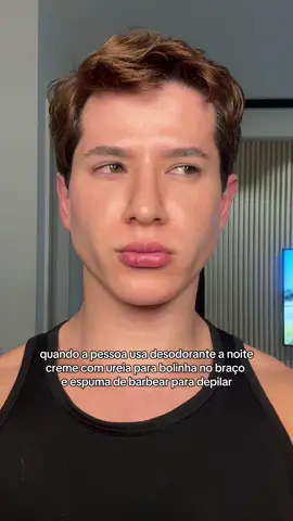 3 truques simples que funcionam (e fazem diferença real na pele) 👀✨ 🧴 Desodorante à noite → a transpiração é menor, a ação das glândulas também, então o produto age com mais eficácia. O próprio fabricante recomenda esse uso. 💡 Creme com ureia → tem ação queratolítica (quebra a queratina acumulada), ajudando nas bolinhas do braço (queratose pilar). E o melhor: é acessível e fácil de encontrar. 🪒 Espuma de barbear → bem melhor que qualquer creme depilatório. Ajuda a lâmina a deslizar, sensibiliza menos e ainda reduz risco de irritação e foliculite. Simples, barato e eficiente. 🚿 #SkincareComMiguel #CuidadosComAPele #advogadodabeleza