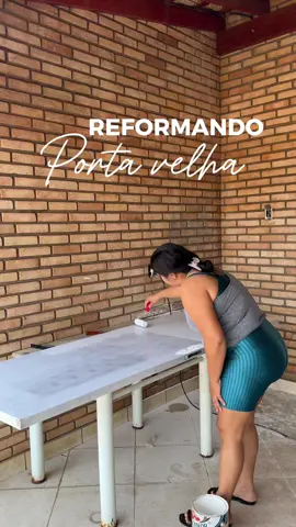 ✨Reformando a porta de madeira velha do meu banheiro  Oque vocês acharam do resultado?  #reformaporta #reformas #portavelha #instalacaodeporta #DIY  