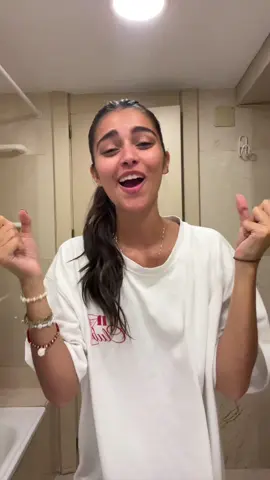 Este era el sueño de mi vida.  @Justin Bieber cantándome esta canción en el escenario mientras me daba un ramo de flores.  Es lo único que pido 