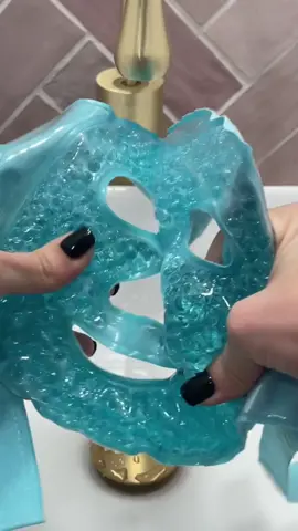 Máscara Facial Térmica Oceane Quente ou fria, perfeita pra cuidar da pele e relaxar! 🔥 Quente: ativa a circulação e reduz sinais de cansaço ❄️ Fria: alivia inchaço, refresca e ajuda na fixação da make ✅ Reutilizável, confortável e fácil de limpar Dica: Use morna pra potencializar cremes ou fria antes da maquiagem! 🛍️ Pronta pra transformar sua rotina de skincare? . . . . . . #tiktokshopbrasil #oceane #mascarafacialesferas 