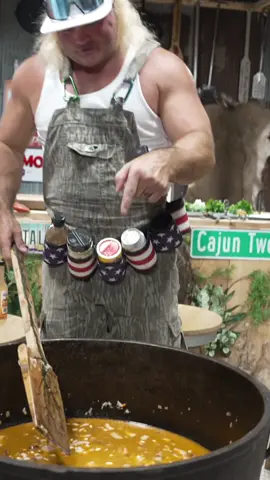 Come along for part three of this Cajun dish, white beans. My favorite way to eat white beans is on a peice of white bread!! #cajun #cajunfood #Foodie #whitebeans #lousiana #nola 