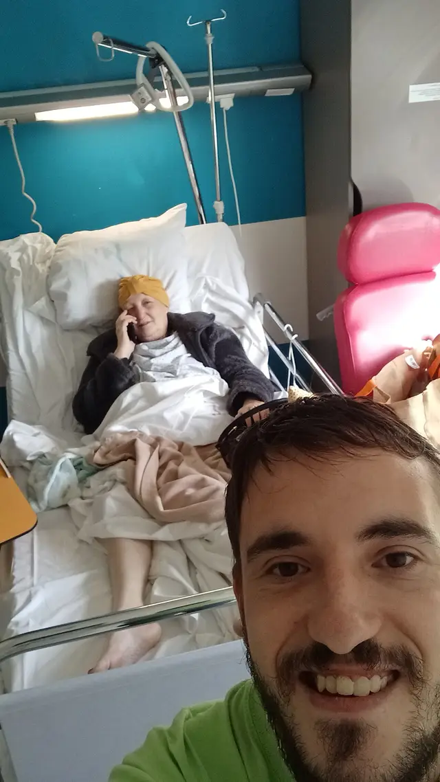 celas fait 2 semaine que je t avais pas vue tu et la seul chose qui me reste je tien a toi bat toi tu n'est pas seul je t aime j ais peur d'être seul tout va mal depuis le départ de papa donc reste avec moi 