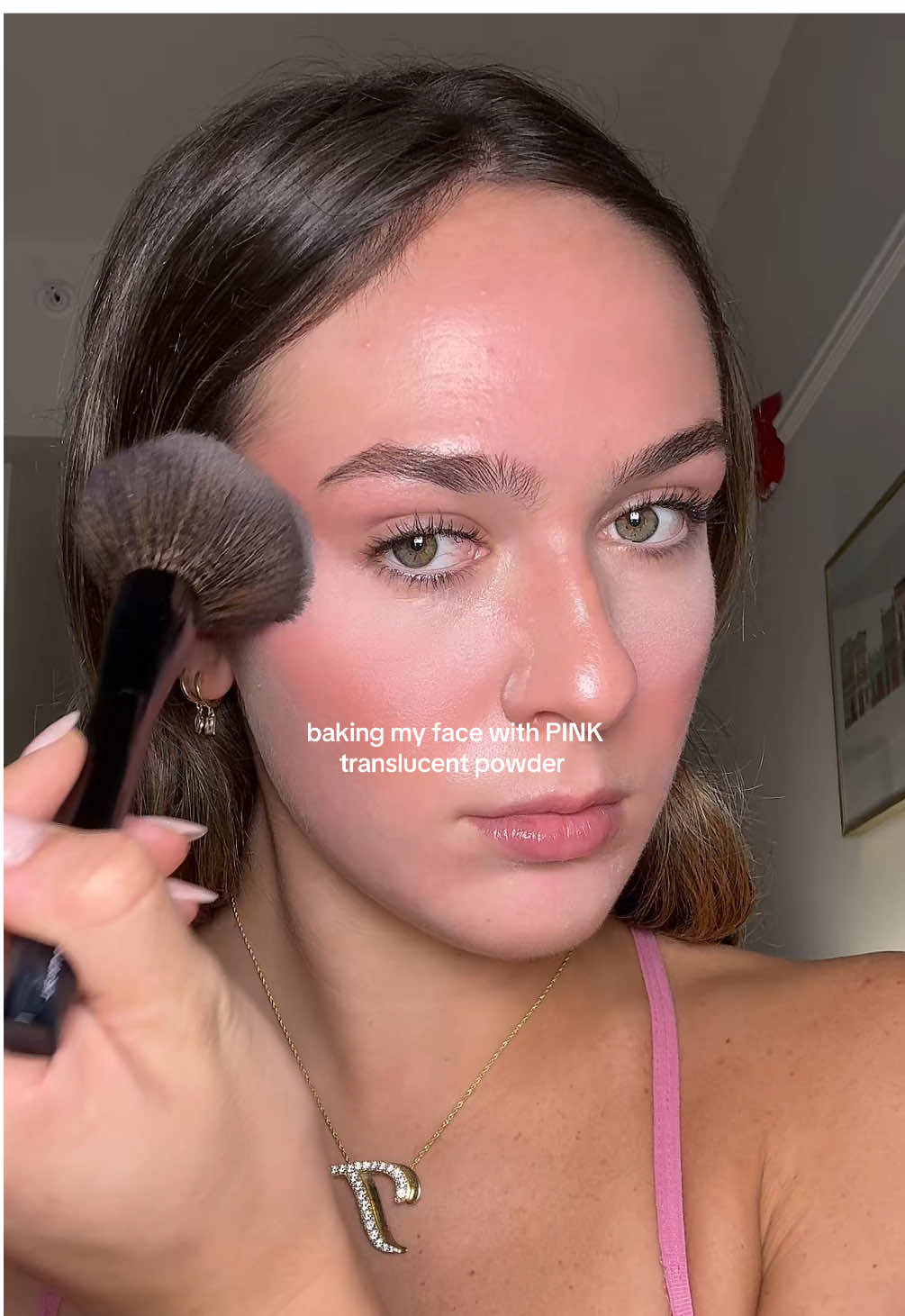 baking my face with PINK translucent powder from @Huda Beauty !!! loveee this stuff #pressedpowder #powder #makeup #makeupproducts #translucentpowder 