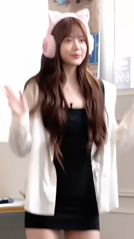 ela ensinando o menino 1000mil vezes e ele n entendendo, eu #eunchae #lesserafim #fancam #fyp #yluasy 