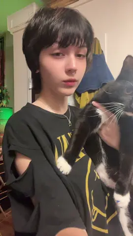 bro why he look like dat 😭😭 #mlm #boy #cat 