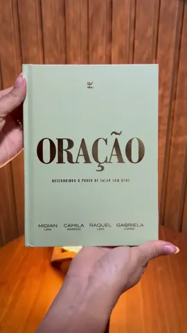 ✨ Oração | Descubra o Poder de Falar com Deus 📖🙏 Um livro especial em capa dura que inspira sua vida de fé e espiritualidade. Escrito por Camila Barros, Midian Lima, Raquel Lima e Gabriela Lopes, essa obra mostra a força transformadora da oração no dia a dia. 💡💚 👉 O link para adquirir está na bio do perfil. Corre garantir o seu por R\$69,90! #livrocristão #Fé #Espiritualidade #Deus #LeituraQueTransforma 