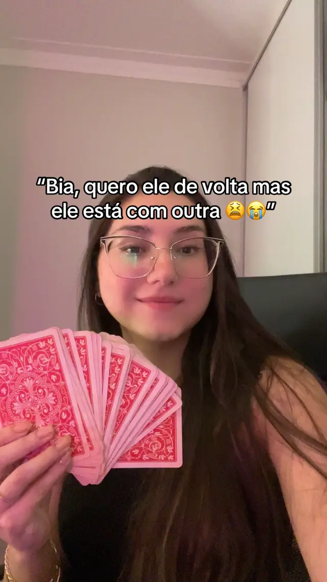 “Bia, quero ele de volta mas ele está com outra 😫😭”  Peraí amiga vou resolver isso rs 😉🔮 #quero #amor #amiga #outra #ex 