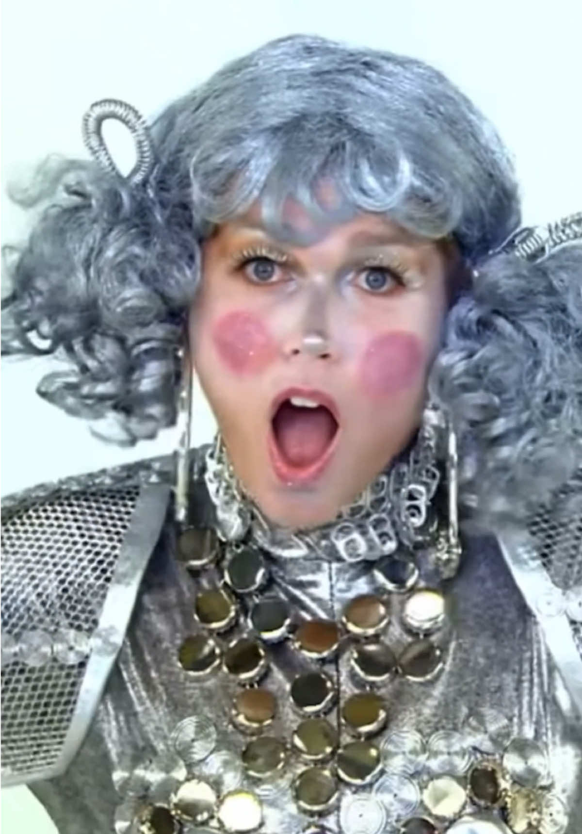 Quem fez esse áudio? Socorro! Kkkk absurdo isso, mas tá viralizando #Trend #BonecaDeLata #Xuxa