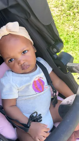 Se ela soubesse falar, falaria: “me deixa em paz, mulher!” #maternidade #maedemenina #maedeprimeiraviagem #newborn #relatodeparto 