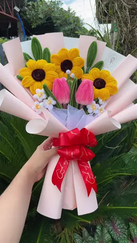 Because sometimes, flowers say what words cannot🌻🌷 Another cutesy fuzzy wire flower arrangement! So inlove with this!😩🩷 For more inquiries, kindly message me💌 #sunflowerfuzzywire #tulips #sunflower #fuzzywirebouquet #fuzzywireflower 