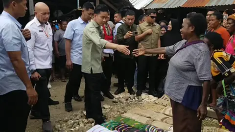 wakil presiden Gibran Meninjau pasar youtefa kota jayapura 😎🔥 #wapres #gibranrakabuming #pasar #terbaik👍👍 #fyp 