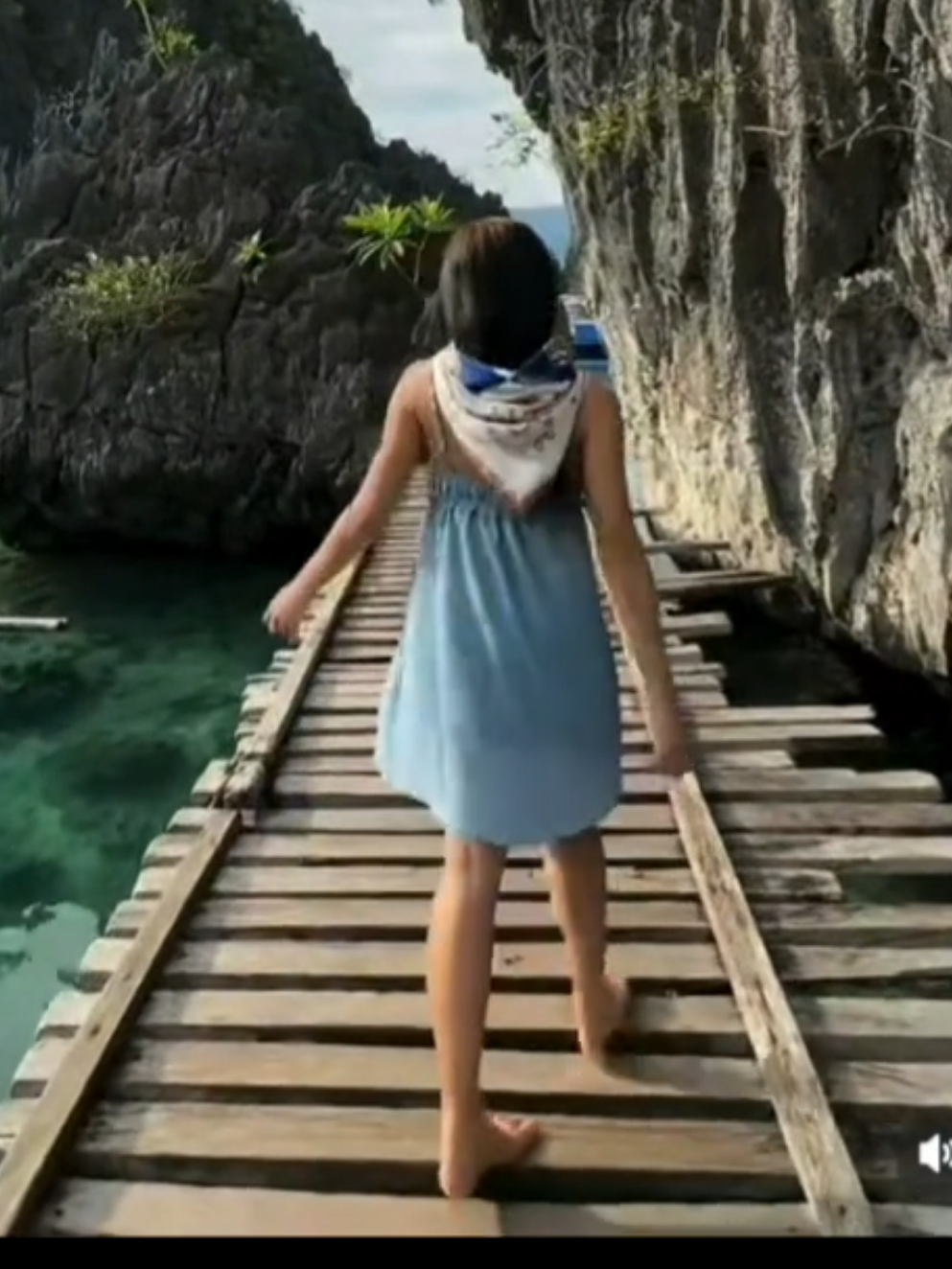 Day 1, menjadi manusia. Jangan sampai kena air yagesya,  Jangan di ajak mandi. #lagu90an #slowrock #lagumalaysia 