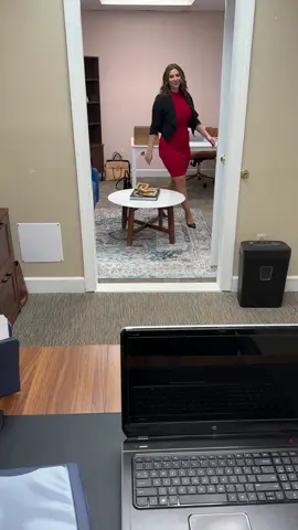 Wrapped up a quick stop at my desk, do you usually work straight through or take short breaks?