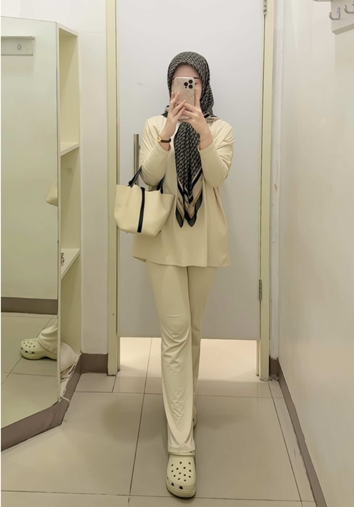 Tim yang kemana” pakek oneset #oneset #ootdhijab #ootdfashion #outfitinspo 
