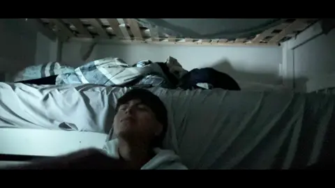 Aunque no lo creas, un adicto no siempre es feliz con sí mismo, nos decepcionamos por aún no poder romper el ciclo del abuso de sustancias. #adiccion #depresion #parati #🧊 #sobriedad 