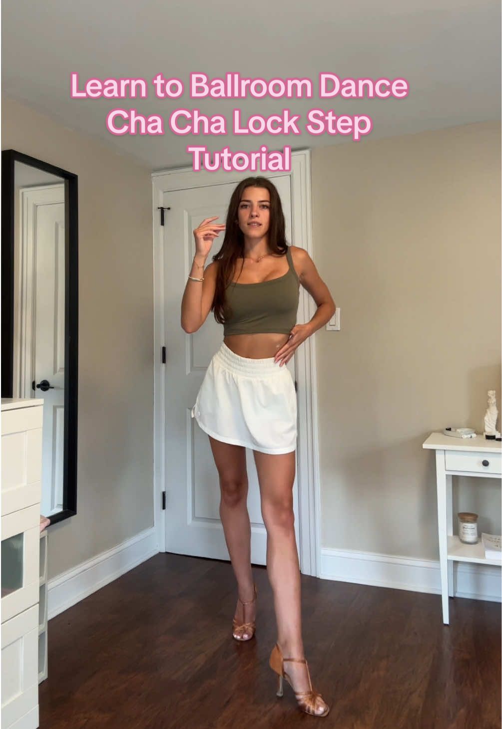 A little ballroom dance lesson so you can dance along with your faves on Dancing with the Stars 💃🏻 Cha Cha lock step is the perfect move to make you look like a pro! #chacha #chachacha #ballroomdance #dancingwiththestars #dwts 