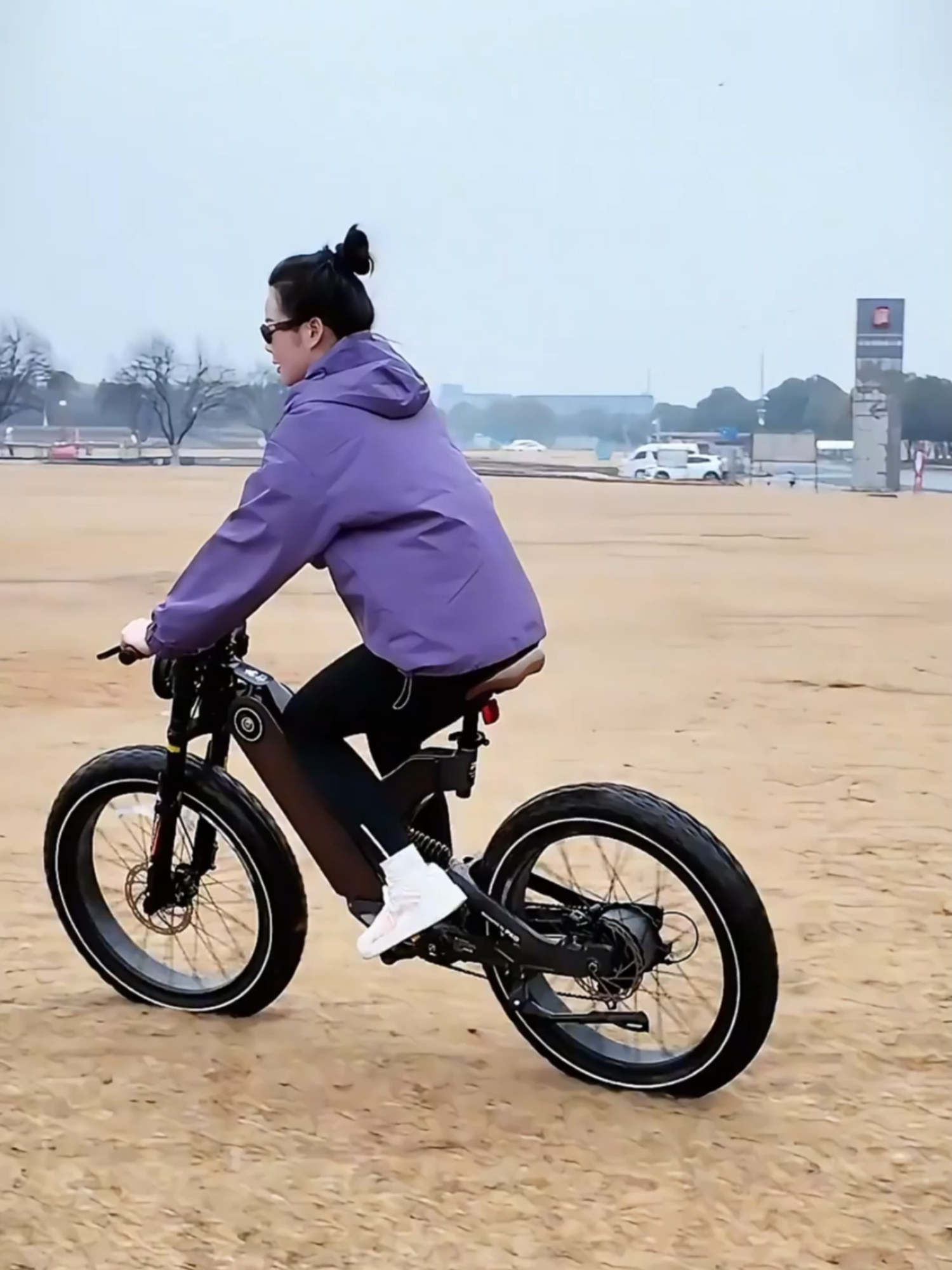 Người ta lấy kim may đồ..còn em lấy xe đạp điện trợ lực chạy để cua bồ...#yingxibike #winjoyvietnam #xedapdientroluc #xedap #xedapdien #cuonhutthat