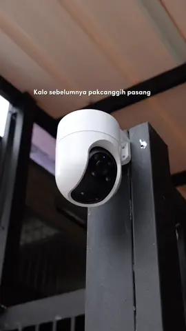 Dari CCTV EZVIZ H8c 👉 sekarang upgrade ke EZVIZ H8c Pro 3K! 📸 Resolusi 3K, detail keliatan super jelas. 🧠 AI Human Detection + Auto Zoom Tracking, langsung fokus & zoom ke orang yang lewat. 🌙 Color Night Vision, gelap gulita pun tetep berwarna. 🔊 Two-Way Talk, bisa ngobrol langsung dari aplikasi. 🚨 Active Defense, ada alarm + strobo buat usir penyusup. 🌧 Tahan panas & hujan, 360° tanpa blind spot. Kontrol semua dari HP, gampang banget. Hidup lebih aman, lebih simpel, pastinya #LebihEazy 💯 📅 Catet! tanggal 20–21 September 2025 ada EZVIZ Brand Day di TikTok Live✨ 🎉 Diskon sampai 50% + voucher tambahan & exclusive merchandise! @EZVIZ Indonesia  #EZVIZH8cPro #SolusiEazyMas4Kini #LebihEazy