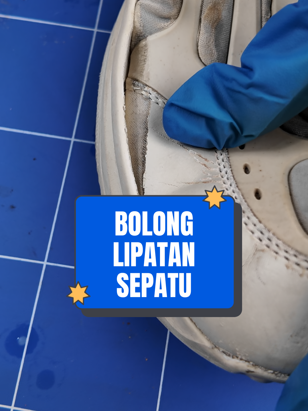 Lipatan samping sepatu bolong?  Jangan panik, ada sahabat anti lubang Shoe Glue Spotless. #SpotlessShoeGlue #SepatuKesayanganAman #Antilubang