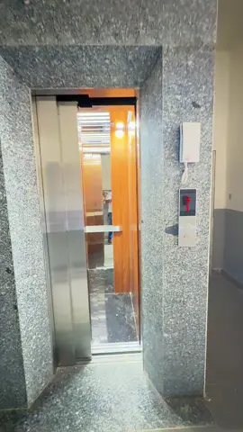 Bàn giao thang cửa SO R:700 ( lùa về một phía) cabin R 950 x S 800. 6stop