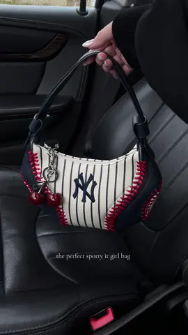 In looovvveeee 🫶🏻🥰 #purse #pursetok #sportsmom #baseball 