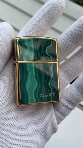 BẬT LỬA HÃNG ZORRO CỦA FLAMEZONE 🔥 Dòng bật lửa Zorro với nhiều mẫu đa dạng, giá cả iu thương cho các anh chị mới chơi bật lửa hoặc muốn thay đổi  - Nhiên liệu: Xăng thơm - Chất liệu: Kim loại chống gỉ cao cấp Sản phẩm đi kèm hộp đựng kim loại và lọ fill test lửa  🎁 Quà tặng đặc biệt FlameZone gửi tặng các Bro là một sét đá lửa  và bấc. -  Cam kết: Ảnh được chụp từ sản phẩm, 100 % giống với mô tả. __________________ 📱IG: the.flamezone  📍Fb: flamezone 🔥thread: the.flamezone 🚚 Giao hàng toàn quốc.