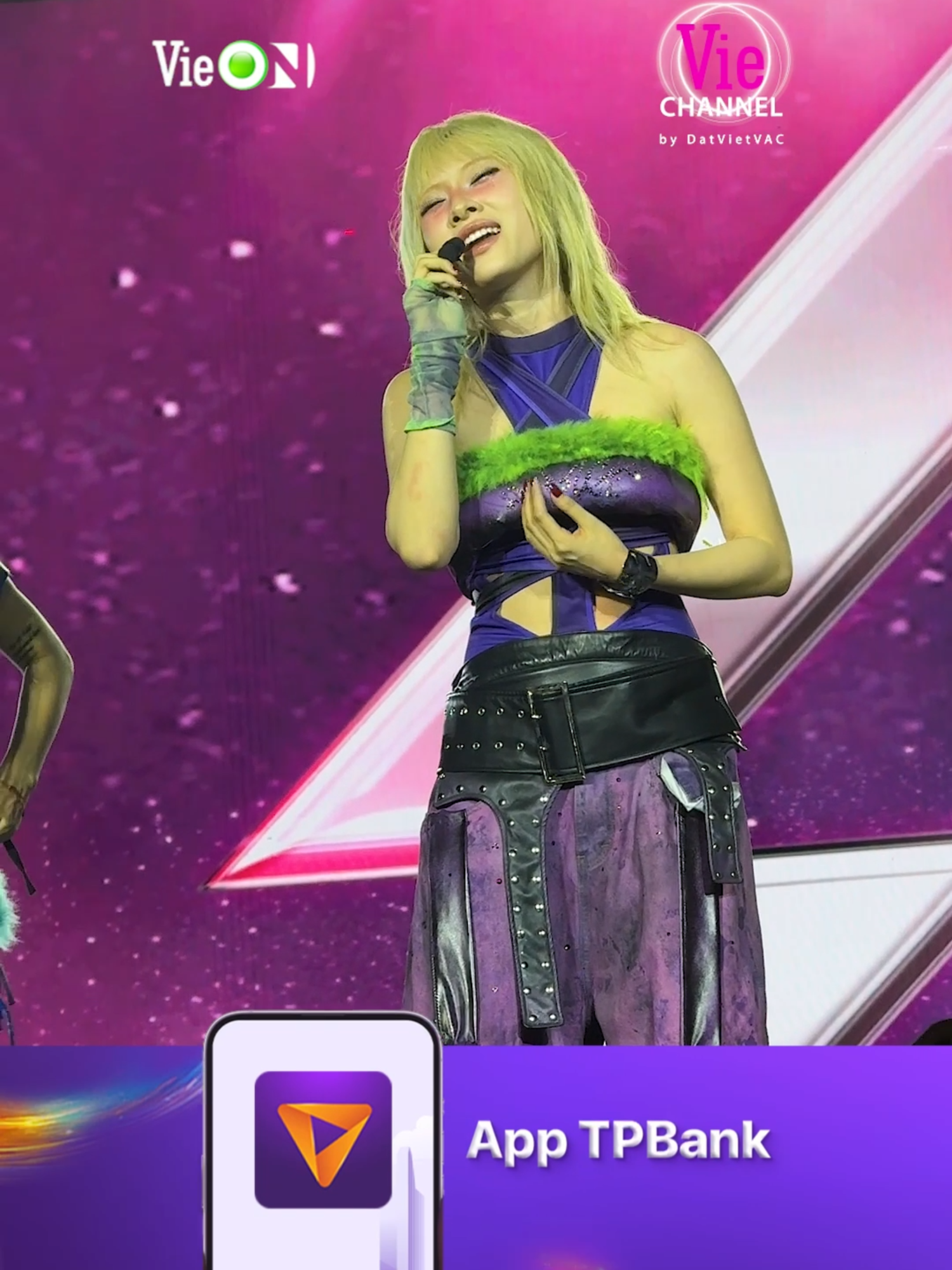 Cất giọng một phát là lịm tim thiệt á chứ... #EmXinhSayHi #EXSH #EmXinhSayHiConcert #Viechannel #VieON #DatVietVAC #TikTokGiaiTri