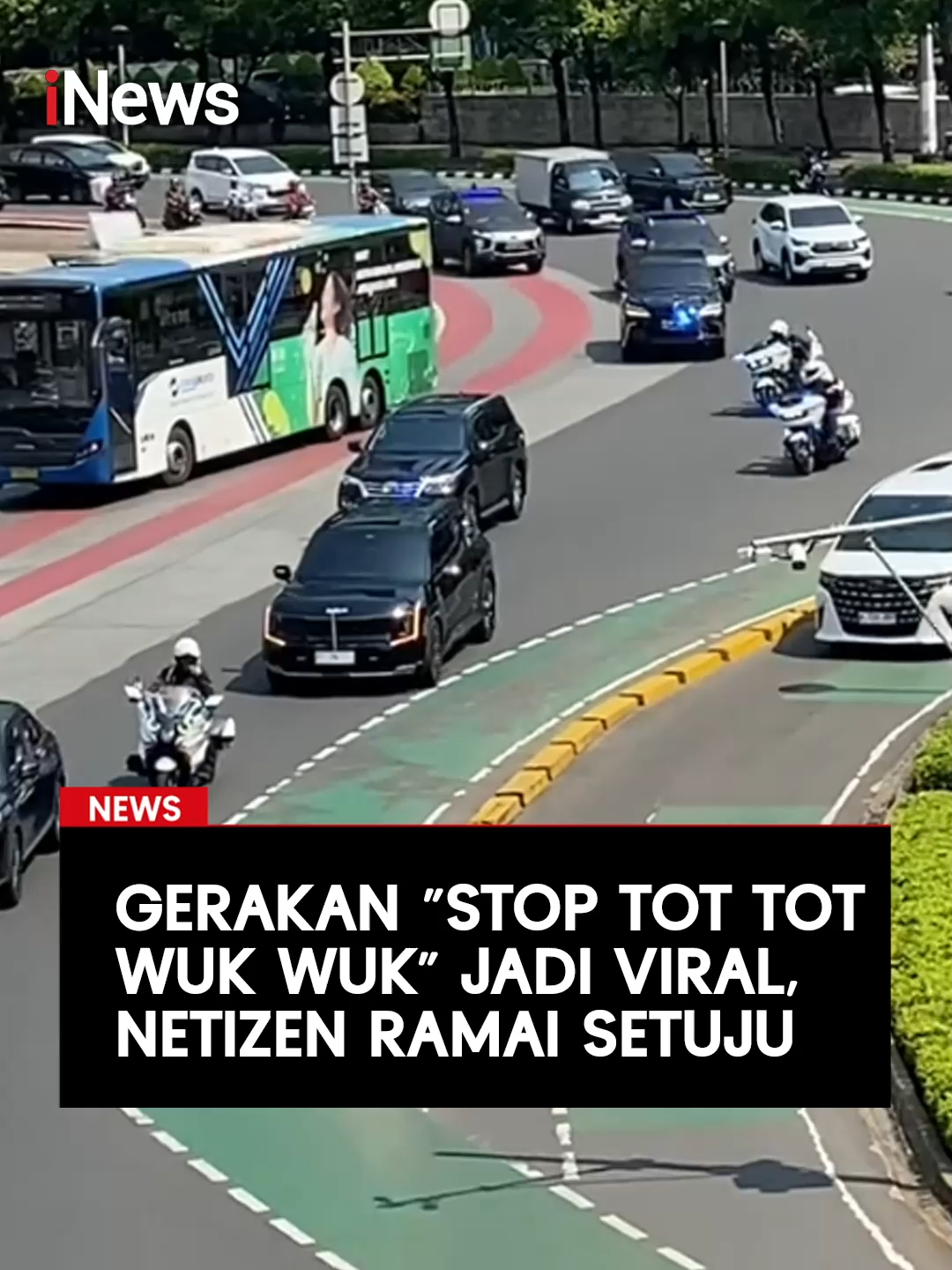 Fenomena “Stop Tot Tot Wuk Wuk” mendadak jadi topik hangat di media sosial. Ungkapan yang terdengar kocak ini sejatinya merupakan kritik publik terhadap maraknya penggunaan sirine dan strobo ilegal secara sembarangan, yang sering dipandang sebagai bentuk arogansi di jalan raya. Gerakan ini mendapat banyak dukungan dari netizen. Mereka menekankan bahwa keselamatan dan kenyamanan pengguna jalan harus diutamakan, bukan justru dikorbankan demi kepentingan segelintir pihak. Dengan viralnya gerakan ini, publik berharap ada penertiban nyata dan perubahan perilaku dalam penggunaan alat prioritas di jalan raya. #StopTotTotWukWuk #TertibBerkendara #JalanUntukSemua #ViralFenomena
