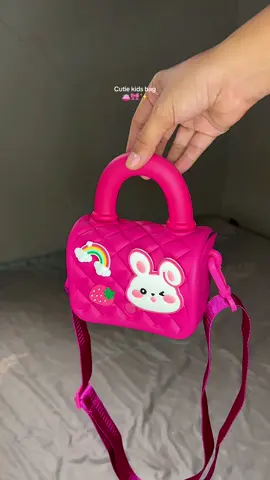 Kids bag with adjustable strap👛🎀🤩 GANDA  #bagforkids #kidsbag #slingbag #giftideasforkids 