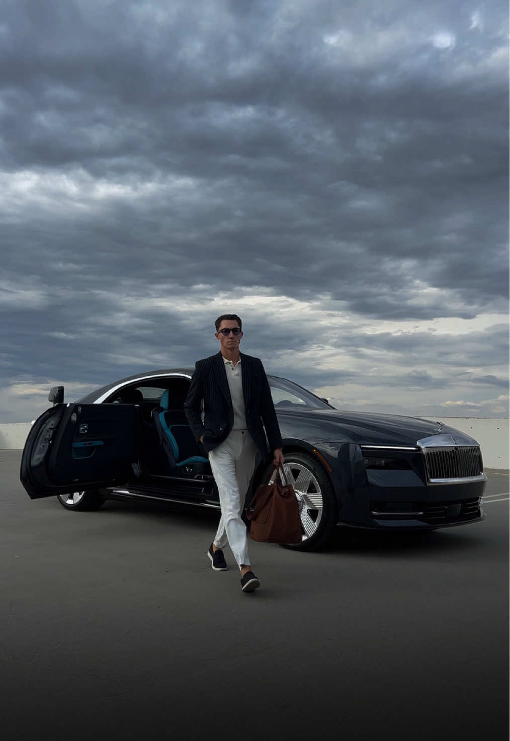 Taking out the Rolls Royce Spectre #rollsroyce #rollsroycespectre #rollsroycelifestyle #luxurylifestyle #luxurycars 
