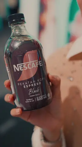 Hack your iced coffee, your way with Nescafé Espresso Concentrate ☕❄️ From bold Black to indulgent Sweet Vanilla – endless possibilities in one bottle. No coffee machine, no barista skills, just pour, mix, and sip your café-style drink at home. Whether it’s an Iced Latte, bold Americano, or even a Fizzy Coffee Lemonade – the choice is yours. #NescafeMY #EspressoConcentrate @NESCAFÉ Malaysia 