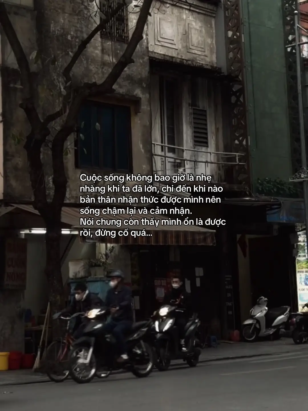 Cuộc sống không bao giờ là nhẹ nhàng khi ta đã lớn, chi đến khi nào bản thân nhận thức được mình nên sống chậm lại và cảm nhận. Nói chung còn thấy mình ổn là được rồi, đừng cố quá…#lyrics #_22iutn #xyzbca #xuhuong #xuhuongtiktok 