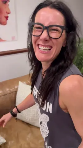 Women Are Better Communicators 💯🤣  @Jojo Legg @Simon Brodkin 🎤📺 #couplecomedy #mikeandjoelle 