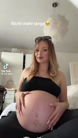 A Huge Pregnat young Mama with her big belly sitting on the Dancing 🔥🤤 #CapCut #bigbelly #pregnanttiktok #viral #foryoupage❤️❤️ 